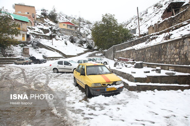 بارش برف در مناطق کوهستانی شهمیرزاد - استان سمنان