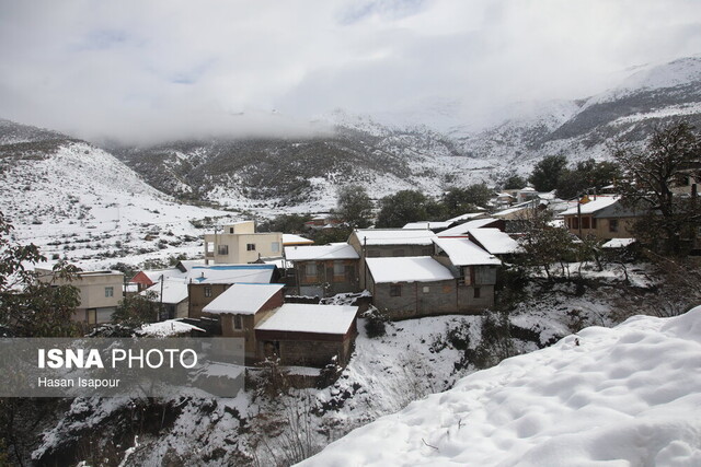 روستایی در بخش شهمیرزاد تداوم برف و باران در مناطق کوهستانی سمنان/تشدید وزش باد در نیمه شرقی