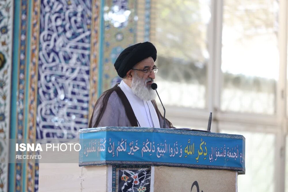 امام جمعه کرج: در شرایط حساس نباید پیام ضعف به جامعه منتقل شود