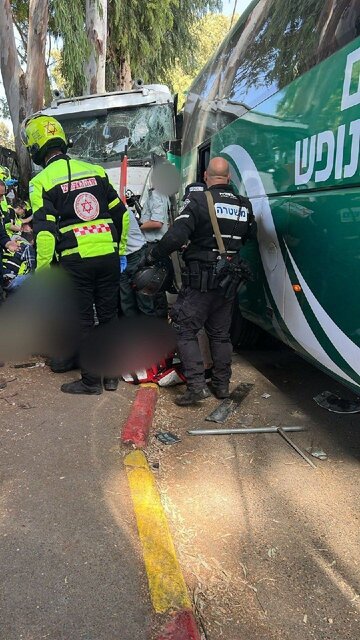 زخمی شدن ۵۰ نظامی صهیونیست در پی عملیات زیرگیری با کامیون در شمال تلآویو