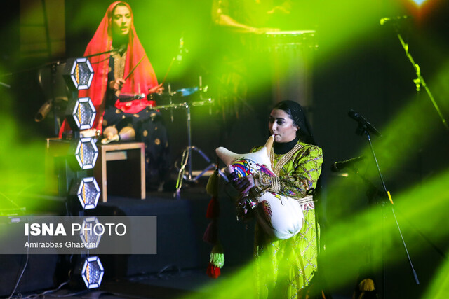 محسن شریفیان: من یک مزدور هستم که برای وطن میخواند!