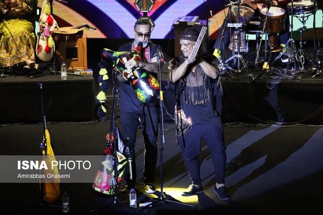 محسن شریفیان: من یک مزدور هستم که برای وطن میخواند!