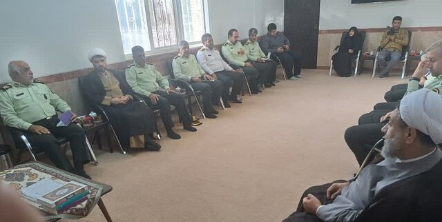 در نشست فرمانده انتظامی استان با امام جمعه کرمان چه گذشت؟ در نشست فرمانده انتظامی استان با امام جمعه کرمان چه گذشت؟
