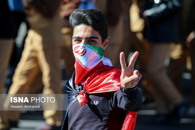 هفته بسیج دانش‌آموزی در سمنان از دست‌سازه استکبارستیزی تا توزیع ۲۰هزار پاکت همدلی