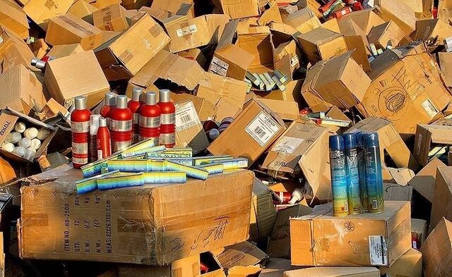 عکس دریافتی از سازمان غذا و دارو. کشف ۱۱ کامیون دارو و اقلام آرایشی و بهداشتی غیرمجاز در جنوب تهران