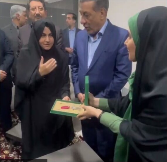 تحویل واحدهای مسکونی به خانوادههای جانباختگان معدن طبس تحویل واحدهای مسکونی به خانوادههای جانباختگان معدن طبس