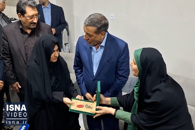 ویدیو/ اهدای واحد مسکونی به خانوادههای جانباختگان حادثه معدن طبس ویدیو/ اهدای واحد مسکونی به خانوادههای جانباختگان حادثه معدن طبس