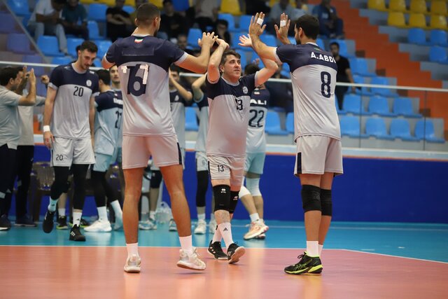 امیر حسینی: بازیکنان غیربومی نیامدند مجبور شدم بازی کنم/ والیبال در ۴۹ سالگی سخت است امیر حسینی: بازیکنان غیربومی نیامدند مجبور شدم بازی کنم/ والیبال در ۴۹ سالگی سخت است