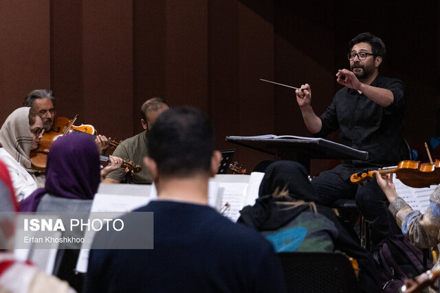 سازهای تالار وحدت دچار فرسایش شدهاند / ارکستر، جامعه کوچک است