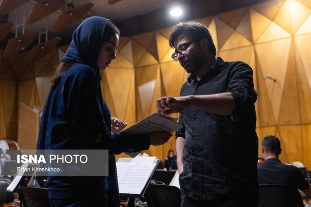 سازهای تالار وحدت دچار فرسایش شدهاند / ارکستر، جامعه کوچک است