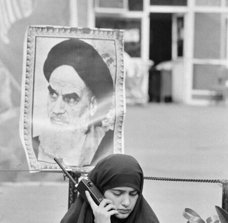 تصاویر کمتر دیده شده از تسخیر لانه جاسوسی در سیزدهم آبان 1358