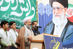 حجت الاسلام جواد حاجیزاده، عضو مجلس خبرگان رهبری و امام جمعه شهرستان اهر در جمع راهپیمایی کنندگان روز ۱۳ آبان شهرستان اهر