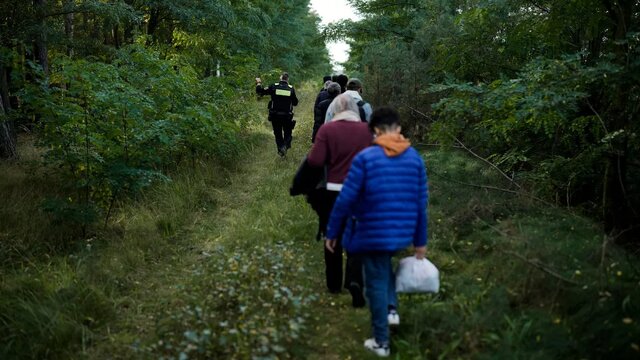 تصویر آرشیو است هشدار به آژانسها درباره رها کردن مسافران ایرانی در روسیه سفید