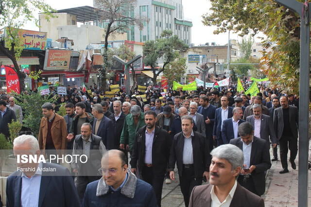 فریاد مرگ بر اسرائیل در میدان آزادی سنندج طنین‌انداز شد+ عکس