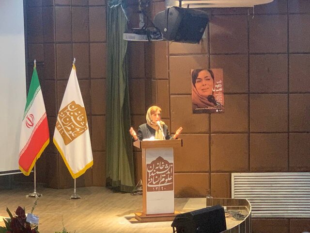 بزرگداشت «شکوه قاسمنیا» و گلایه جدی او از بزرگترها