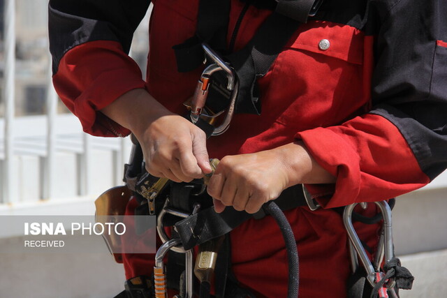 اولین زن اسپایدر ایران و ۱۱ سال استقامت روی طناب برفراز برجهای مشهد