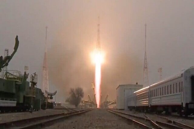 عکس تزیینی است پرتاب «هدهد» و «کوثر» به مدار ۵۰۰ کیلومتری در بامداد امروز/ ردپای «سایوز» در ماموریتهای فضایی ایران