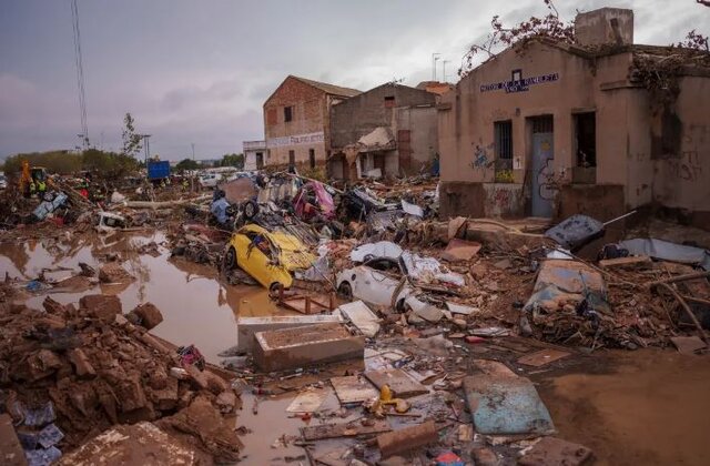 عکس: آسوشیتدپرس سیل در اسپانیا؛ ادامه امدادرسانی و جستوجوی اجساد+عکس