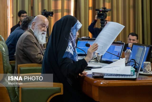 عکس آرشیوی است از نبود معاون امور مناطق در شهرداری تهران تا لزوم حضور مدیران مالی شهرداری در زمان بررسی حسابرسی ها در شورای شهر