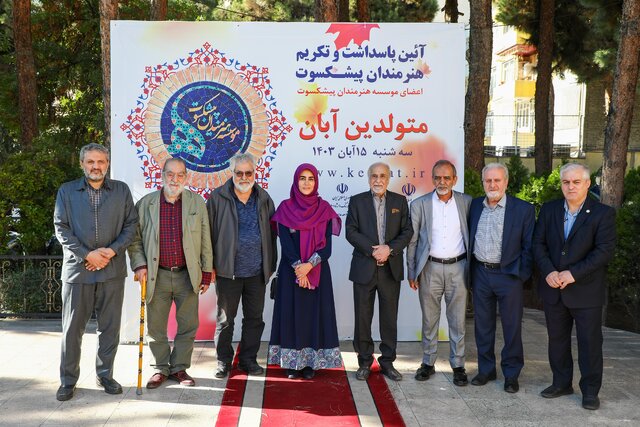 معاون امور هنری: همراه و در کنار شما هنرمندان میایستم