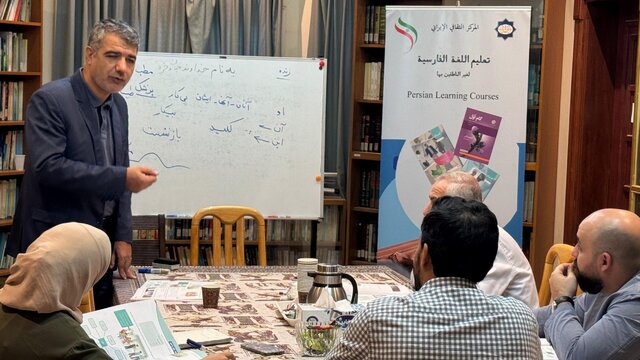 قطریها مشتاق یادگیری زبان فارسی قطریها مشتاق یادگیری زبان فارسی