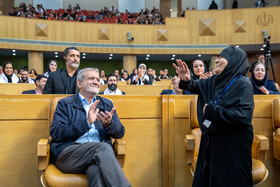  دکتر سادات سید باقر مداح مادر پرستاری نوین ایران ومسعود پزشکیان، رئیس جمهور در آیین بزرگداشت مقام پرستار