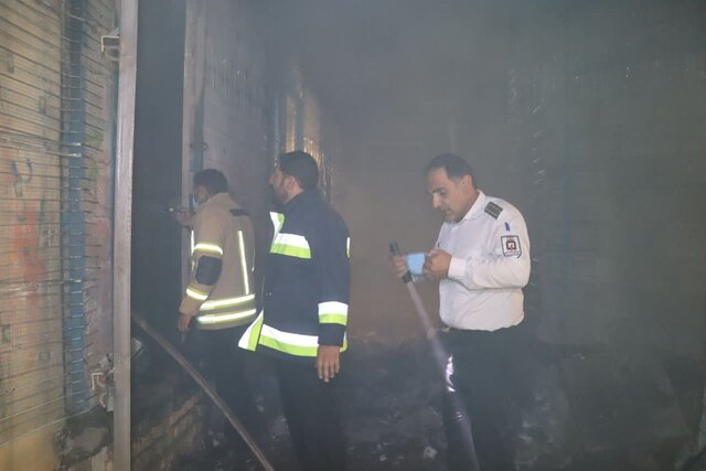 مهار آتشسوزی در بیمارستان «افضلیپور» کرمان با تلاش ۴٠ آتشنشان