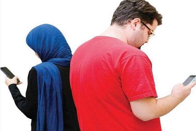 تخریب بنیان خانواده با استفاده افراطی از شبکههای مجازی تخریب بنیان خانواده با استفاده افراطی از شبکههای مجازی