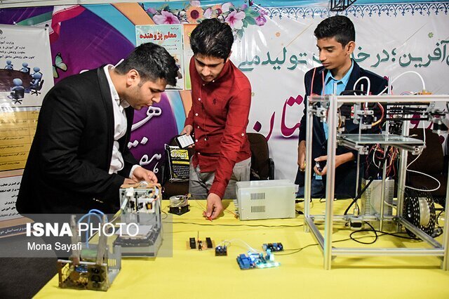 عکس تزئینی ست نخستین نمایشگاه کار دانشگاه سمنان برگزار می شود