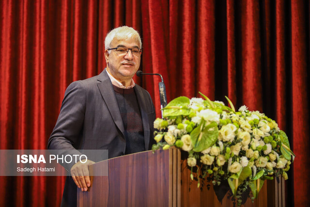 در اسناد حقوق بشر، کرامت انسانی به عنوان اصل بنیادین مطرح می‌شود