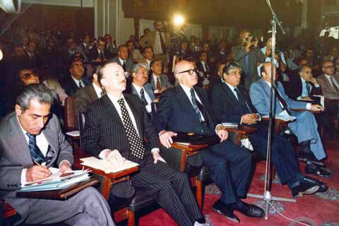 ازهاری اعتراض ۳۰۰۰ کارمند رادیو تلویزیون را درآورد