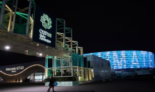 عکس: رویترز روز اول اجلاس اقلیمیِ «کاپ ۲۹»؛ انتقاد از تصویب زودهنگام قوانین «اعتبارات آب و هوایی»