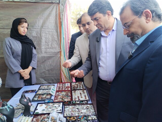 نمایشگاه گوهرسنگها در کرمان افتتاح شد