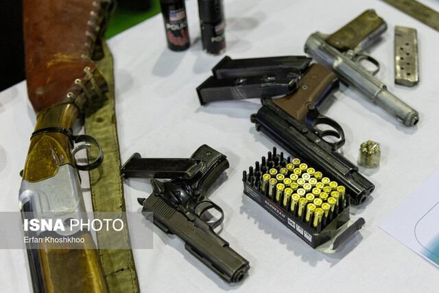 عکس آرشیوی است کشف سلاح و موادمخدر در ایست و بازرسی مهریز
