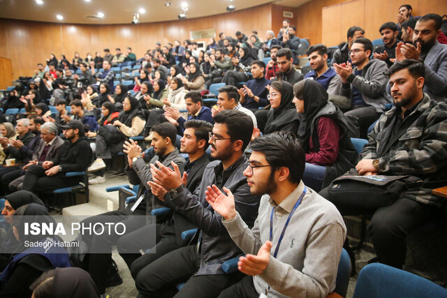 چالشهای دانشجویان در مسیر تحصیل و آینده شغلی