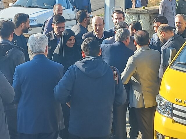 بازدید وزیر راه از بافتهای فرسوده شهرستان خاش بازدید وزیر راه از بافتهای فرسوده شهرستان خاش