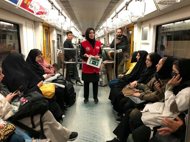 آموزش اصول ایمنی به صورت چهره به چهره در واگنهای مترو