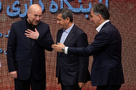 محمدرضا فرزین، رئیس کل بانک مرکزی، عبدالناصر همتی، وزیر اقتصاد و محمدباقر قالیباف، رئیس مجلس شورای اسلامی در همایش تامین مالی تولید، از بنگاهداری به بنگاهسازی