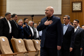 عبدالناصر همتی، وزیر اقتصاد و محمدباقر قالیباف، رئیس مجلس شورای اسلامی در همایش تامین مالی تولید، از بنگاهداری به بنگاهسازی