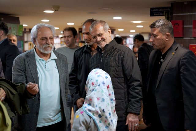 در کتابگردی خانوادگی رئیسجمهور چه گذشت؟