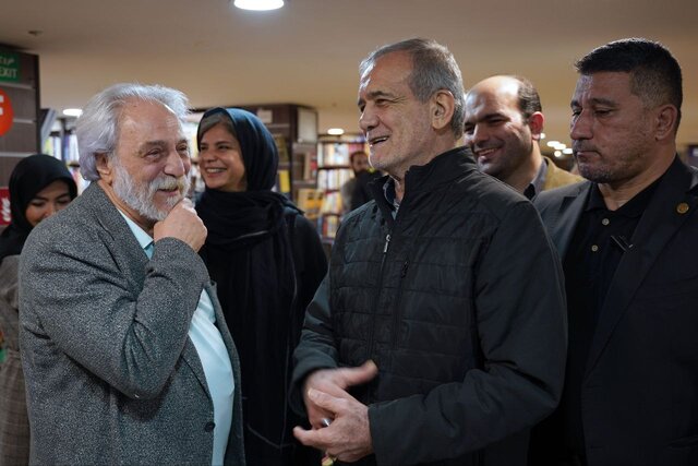 در کتابگردی خانوادگی رئیسجمهور چه گذشت؟