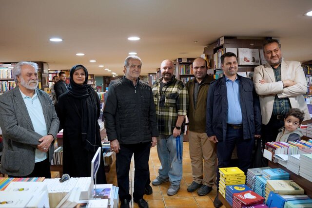 در کتابگردی خانوادگی رئیسجمهور چه گذشت؟