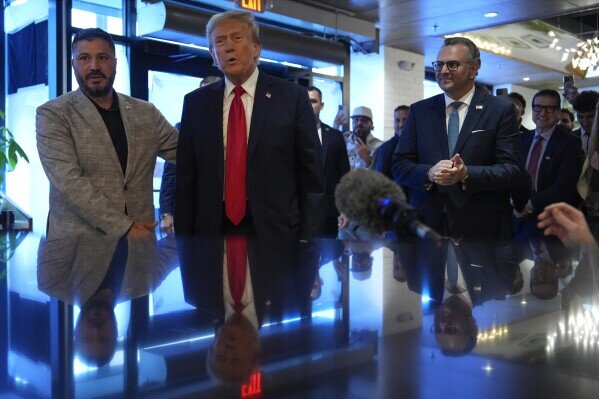 حضور ترامپ در رستوران مسلمانانها در سفر نوامبر به دیربورن نامه حامیان مسلمان ترامپ با تاکید بر آتشبس در غرب آسیا