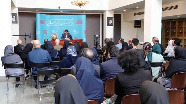 چرا انتشار دستنوشتههای نیما یوشیج مهم است؟