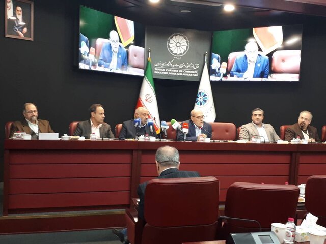 حضور وزیر کار در جمع تولیدکنندگان و فعالان اقتصادی حضور وزیر کار در جمع تولیدکنندگان و فعالان اقتصادی