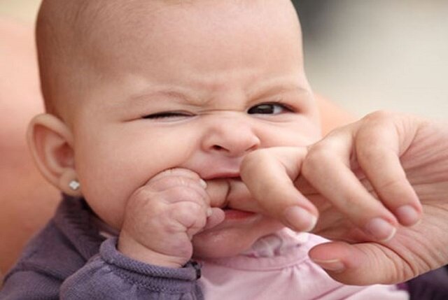 چرا برخی از کودکان گاز میگیرند؟