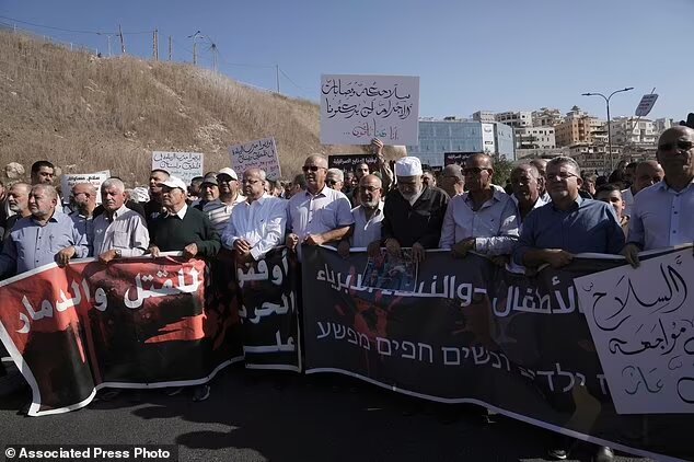 رژیم صهیونیستی اعراب سرزمینهای اشغالی منتقد جنگ غزه را سرکوب میکند