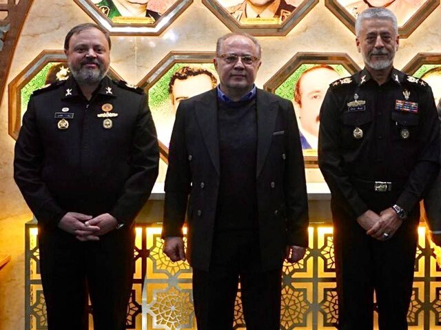 دیدار معاون پارلمانی رئیسجمهور با امیر دریادار سیاری دیدار معاون پارلمانی رئیسجمهور با امیر دریادار سیاری