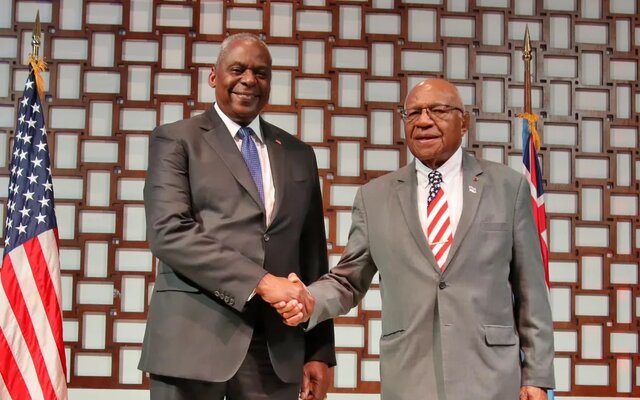 دیدار آستین و نخست وزیر فیجی معاهده نظامی آمریکا با فیجی در میانه رقابتها با چین در منطقه اقیانوسیه