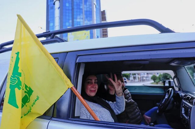 جشن لبنانیها با اجرایی شدن آتشبس/ آمادگی ارتش لبنان برای استقرار در جنوب